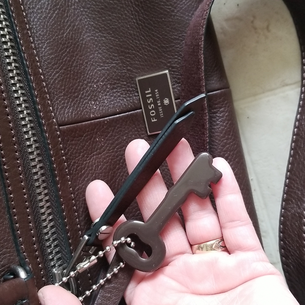 Fossil cow leather crossbody bag. - Picture 3 of 12